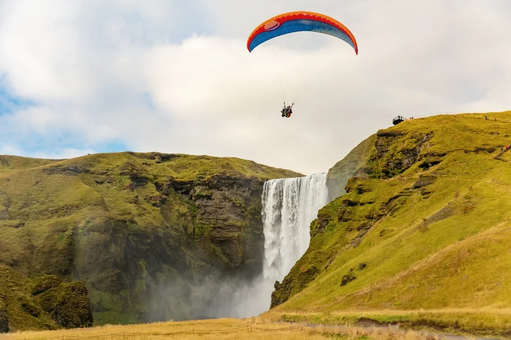 Paragliding in Vík