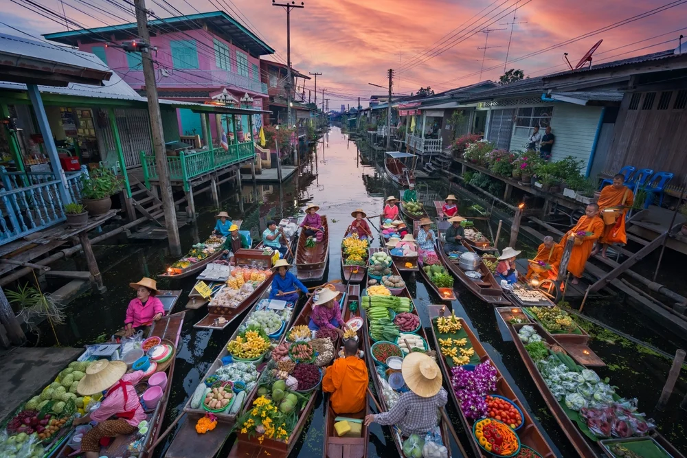 Half Day Damneun Saduak Floating Market with Boat Ride + Maeklong Railway Market with Shared Transfers