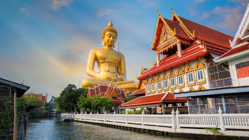 Half Day Bangkok City & Temples Tour (Golden + Mahapreuktaram Temple) with Gems Gallery (Shared Transfers)