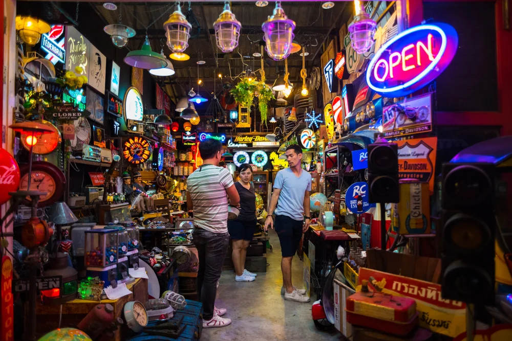 Rot Fai Market, Bangkok