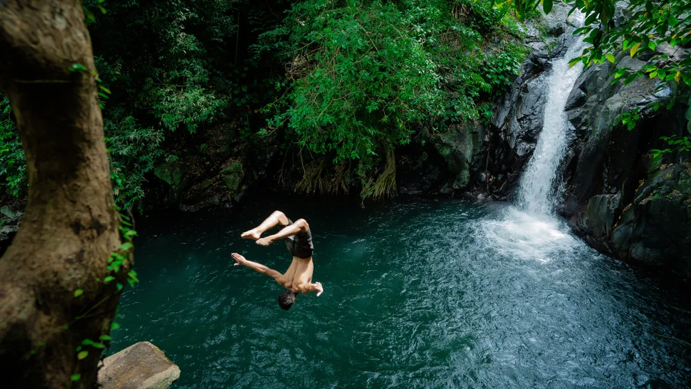 Cliff Jumping 