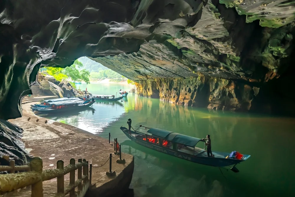 Explore the caves of Phong Nha-Kẻ Bàng National Park