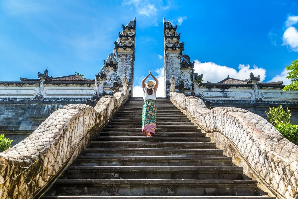 Pray at Lempuyang Temple