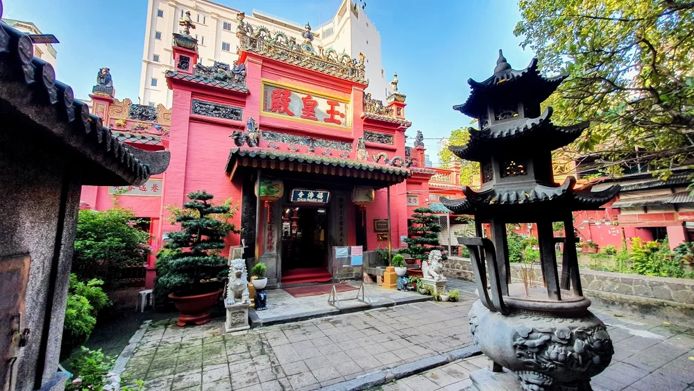 Admire the Jade Emperor Pagoda in Ho Chi Minh City
