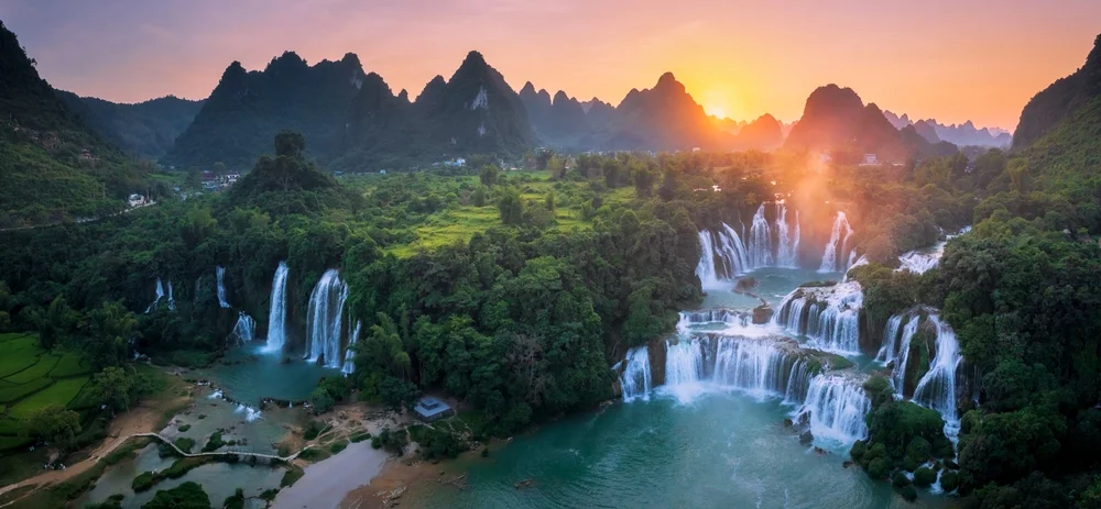 Visit the majestic Ban Gioc Waterfall