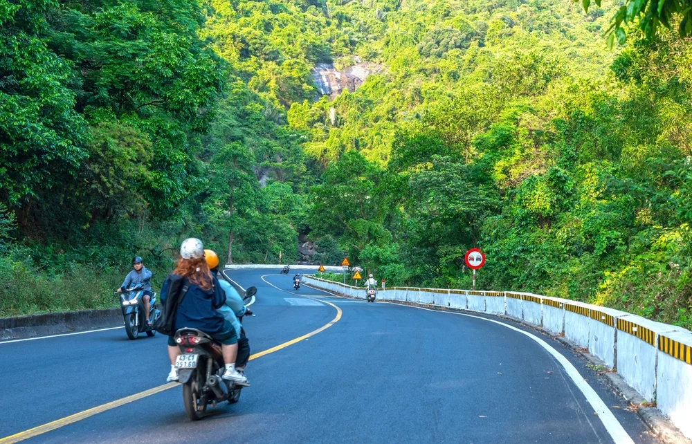 Motorbike along the scenic Hải Vân Pass