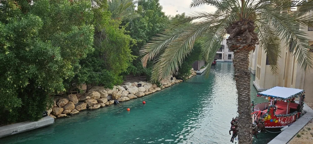 Take a romantic stroll through the canals of Madinat Jumeirah