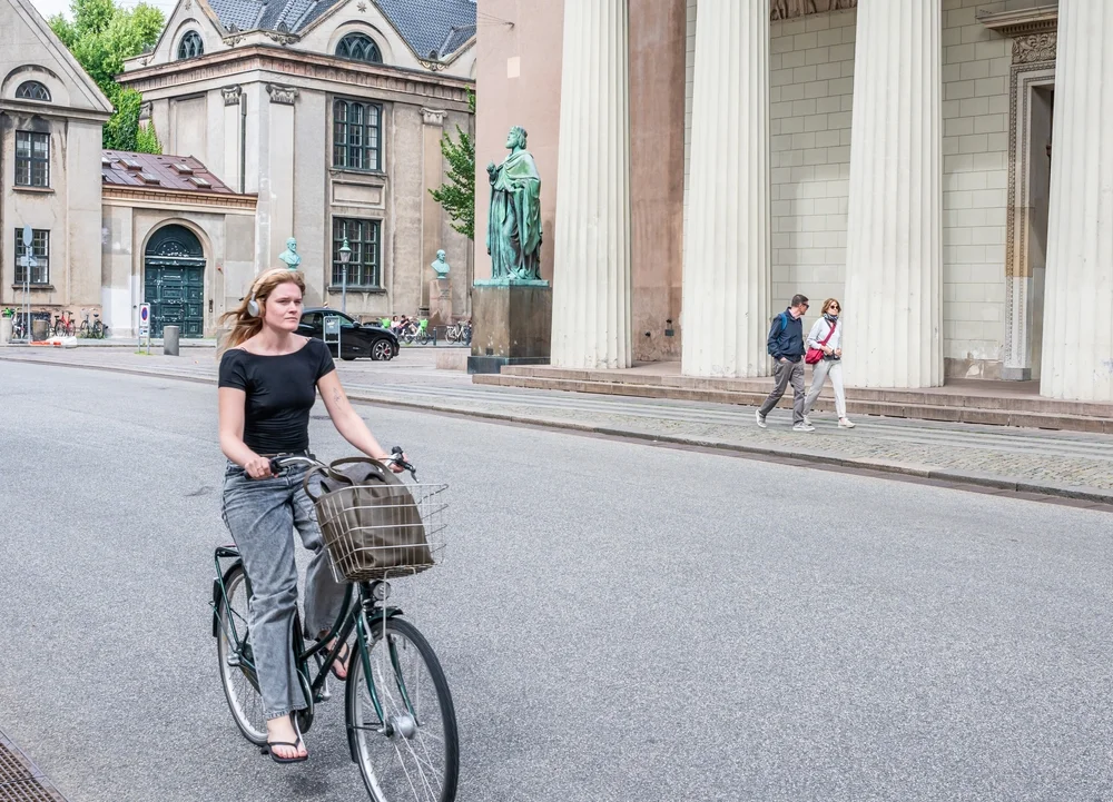Bike through the streets of Copenhagen
