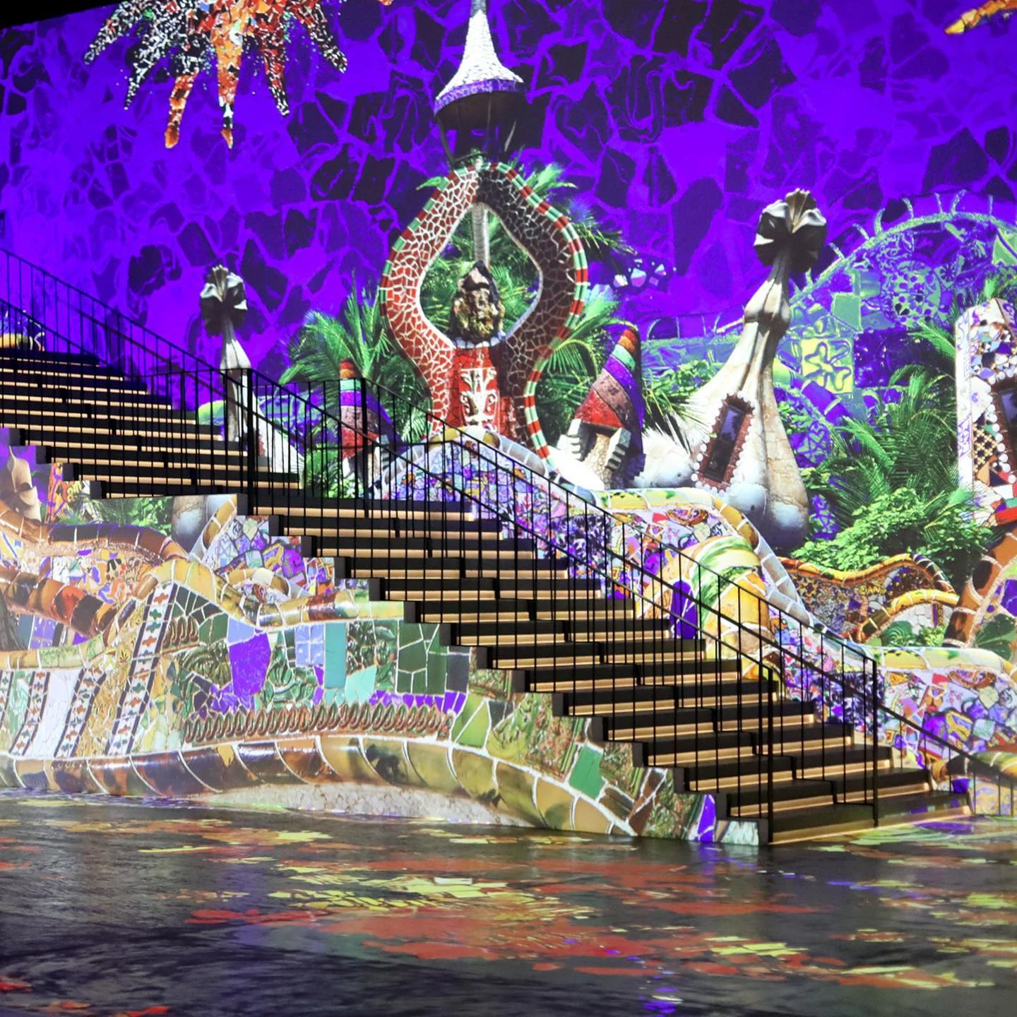 Admire Art at Infinity des Lumières