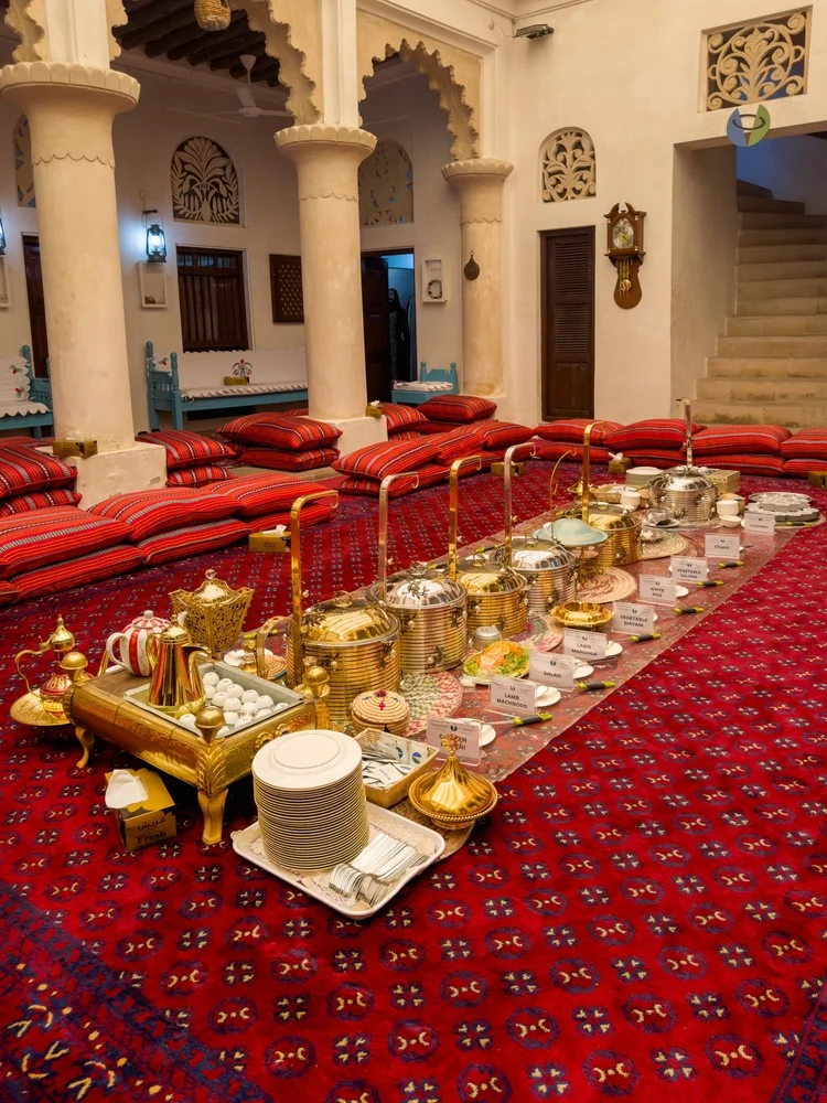 Join a traditional Emirati meal at SMCCU