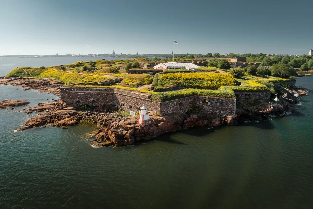 Explore Suomenlinna Sea Fortress (Helsinki)
