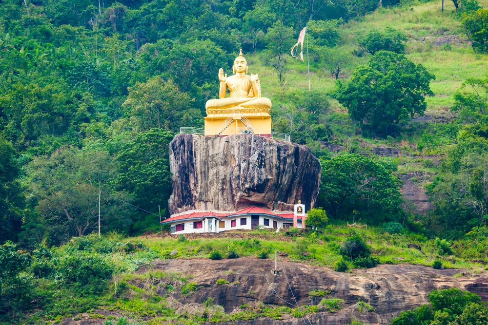 Aluvihare Rock Temple 