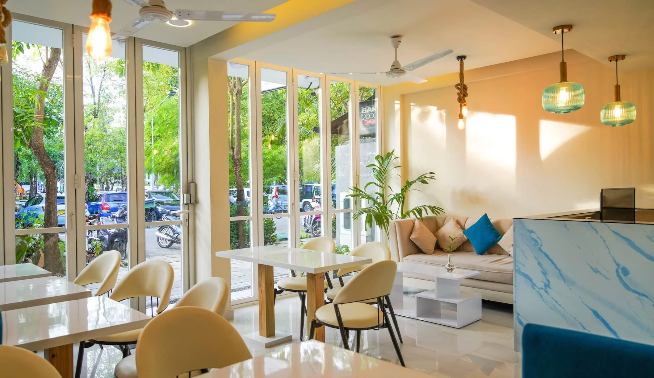 Moodhu Bar & Restaurant