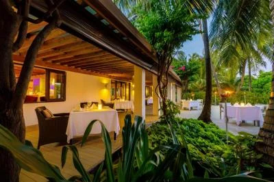 Lagoon Bar (Velassaru Maldives)