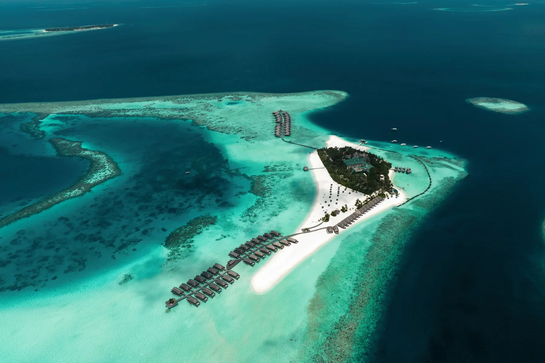 Constance Moofushi Resort