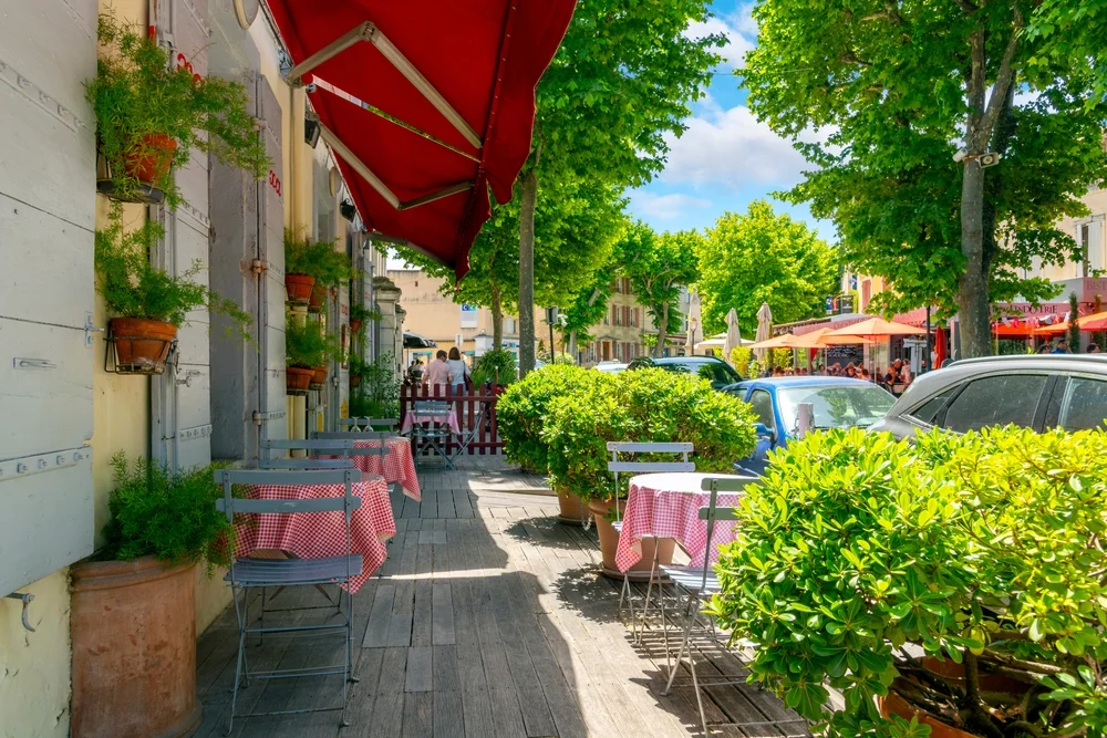 Cozy Countryside Cafés in Provence