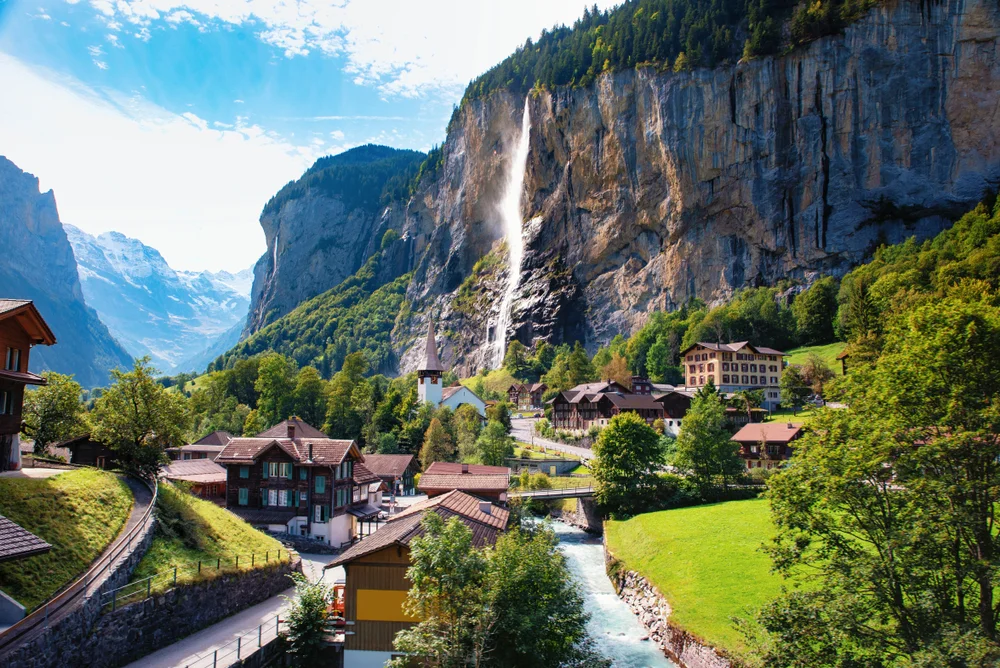 Explore Lauterbrunnen Valley & its Waterfalls