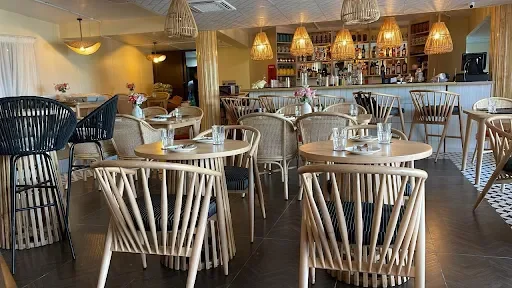 Aloha Restaurant and Bar