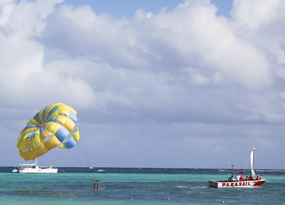 Parasailing in Seychelles