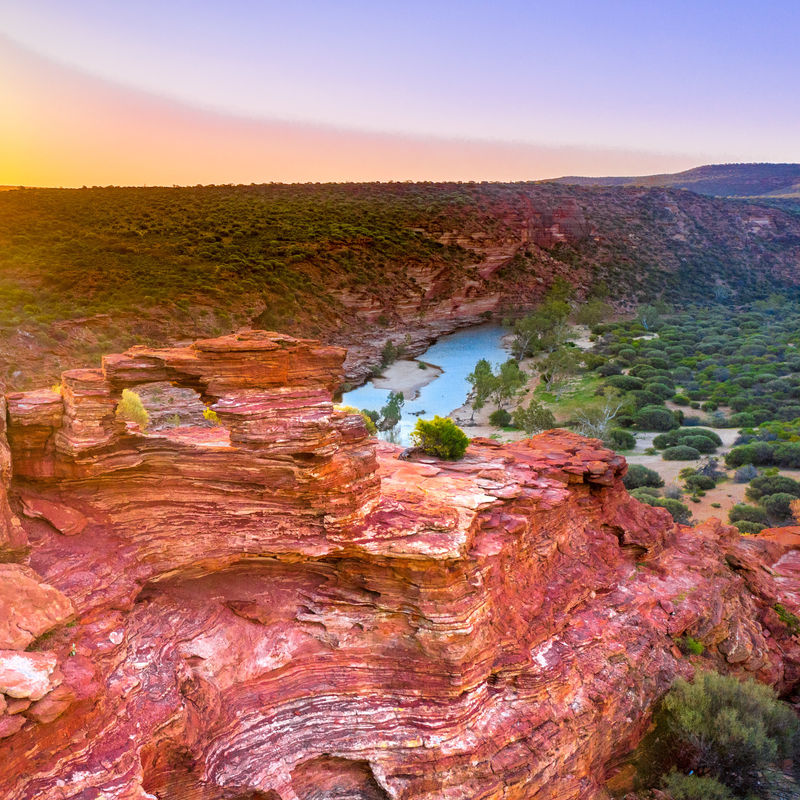 Rote Felsschlucht bei Sonnenuntergang im Kalbarri-Nationalpark an der Coral Coast, Westaustralien