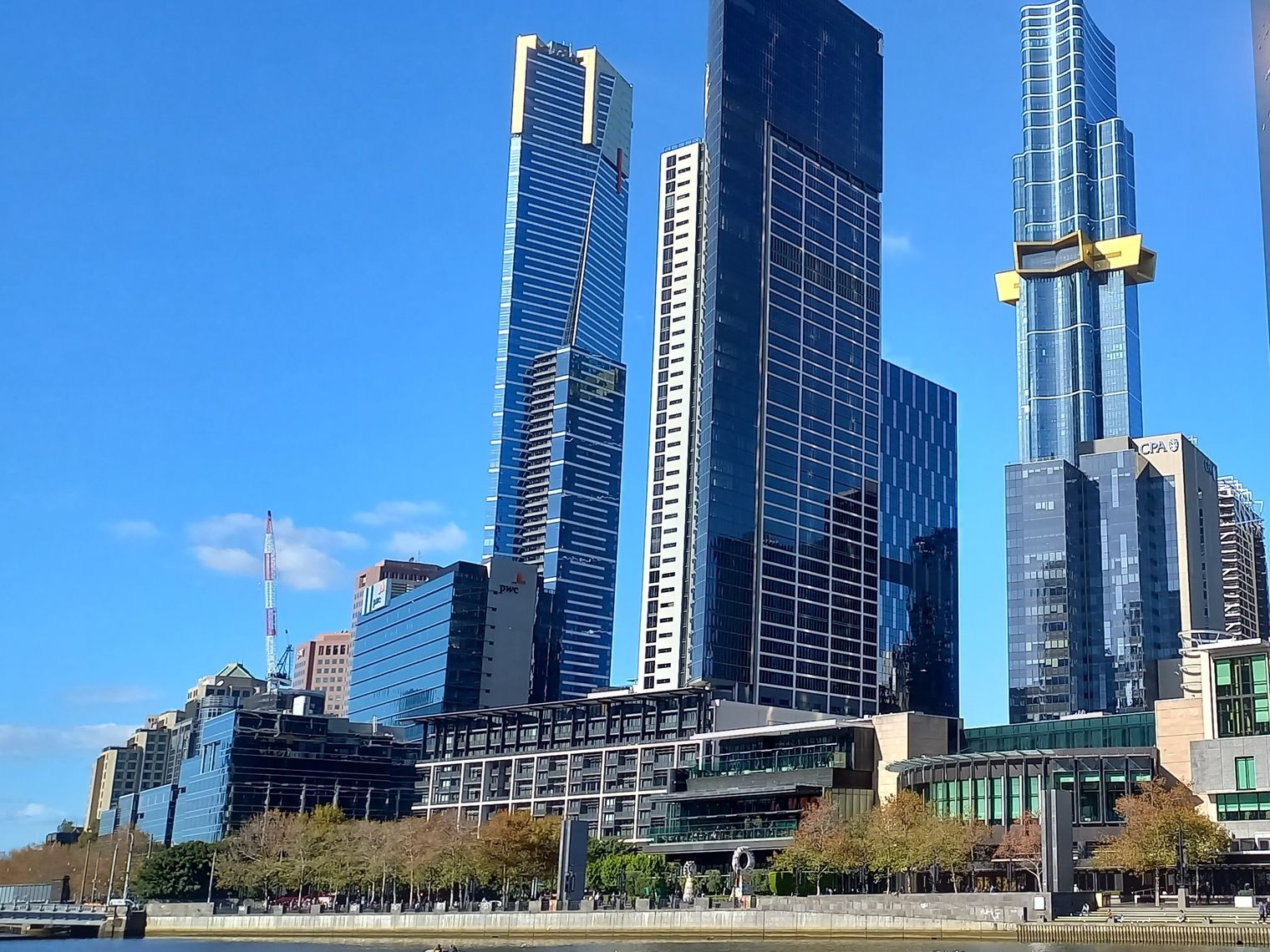 AU Melbourne Skyline Travel Essence