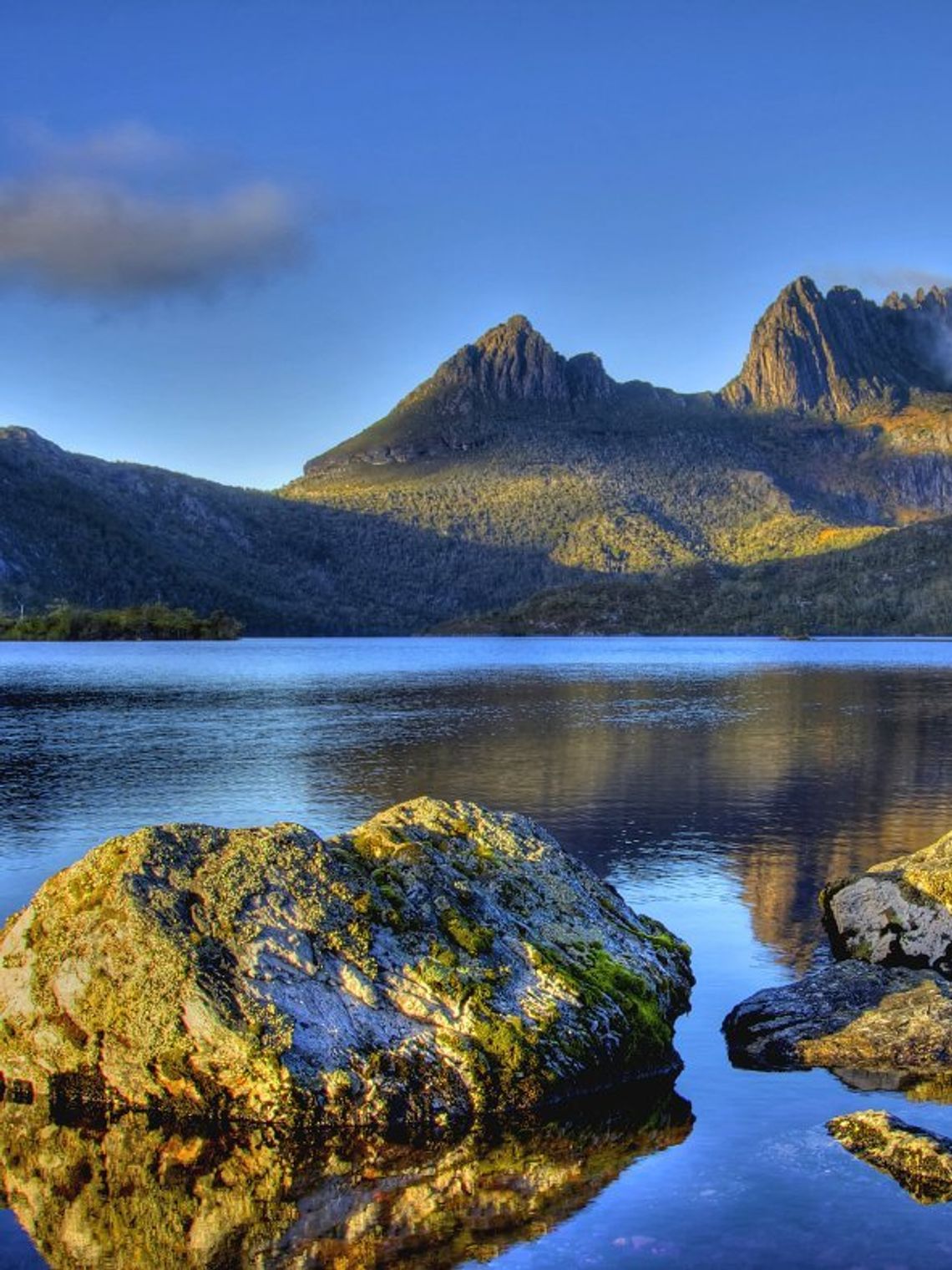 Cradle Mountain hinter dem Dove Lake in Tasmanien