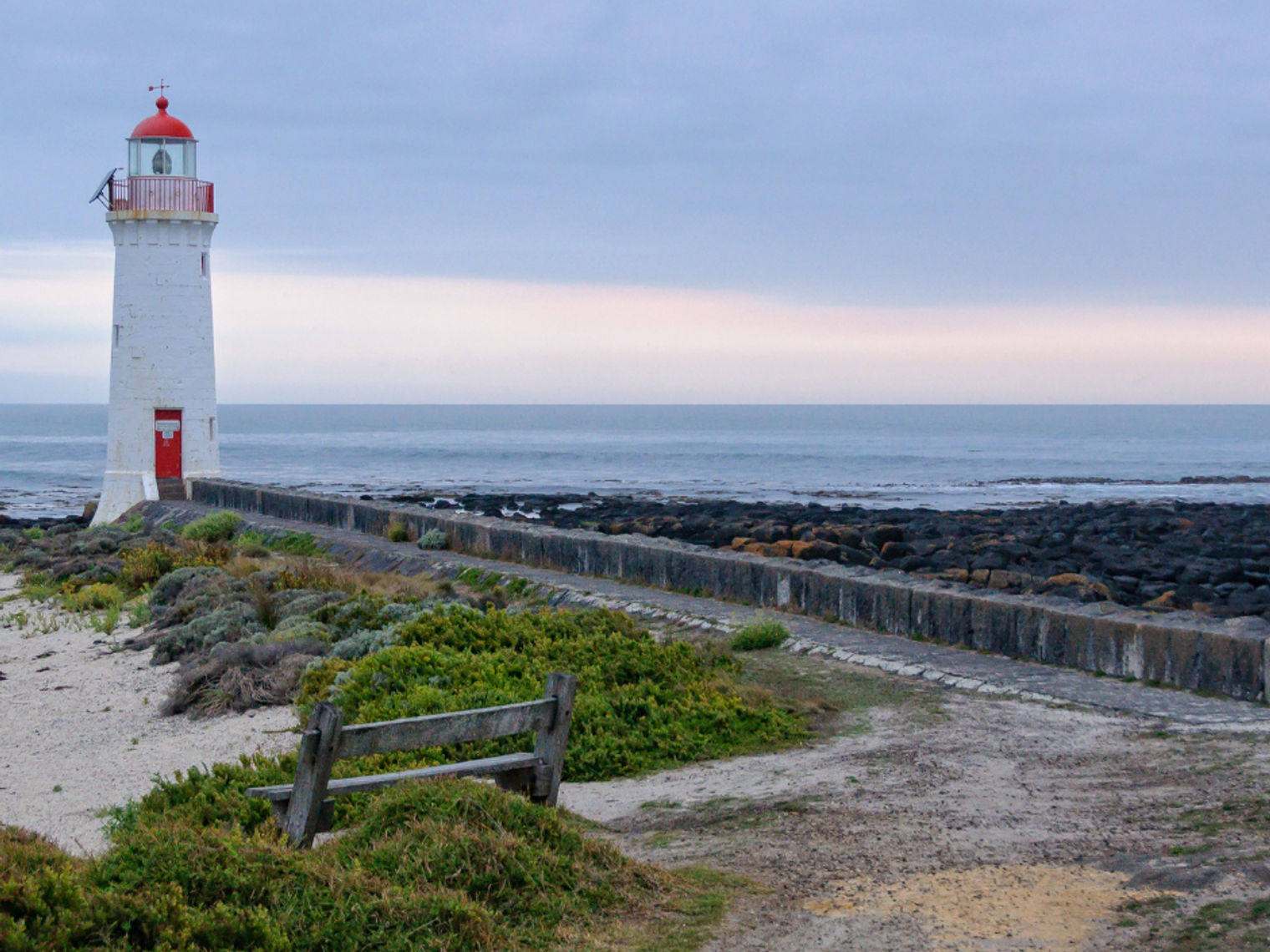 AUS-VIC-Port-Fairy-Griffiths-Island-Lighthouse