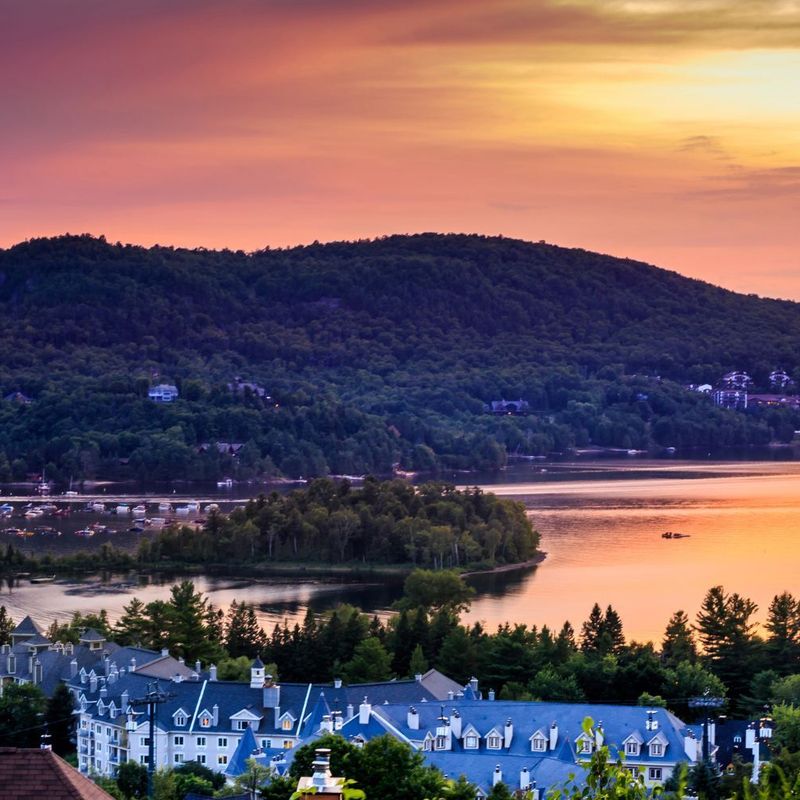 Een pittoresk uitzicht op Mont Tremblant in Quebec, Canada