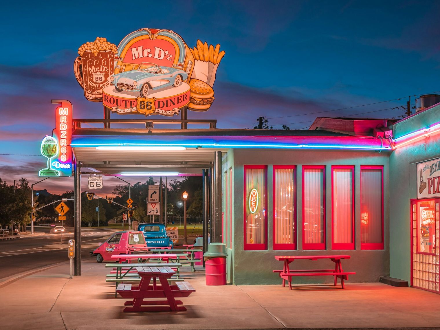 Typisches, farbenfrohes Diner an der Route 66, USA