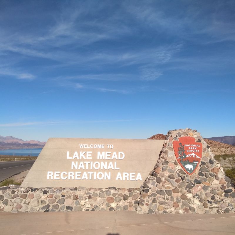US Nevada Arizona Lake Mead entrance david lusvardi unsplash