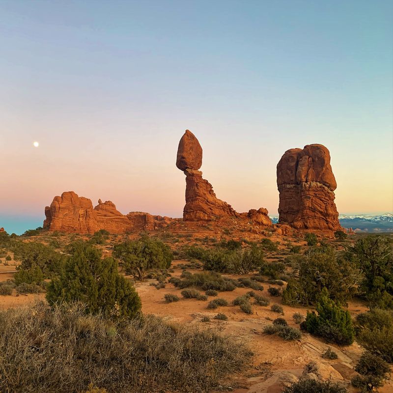 US Utah Moab Arches NP balanced rock