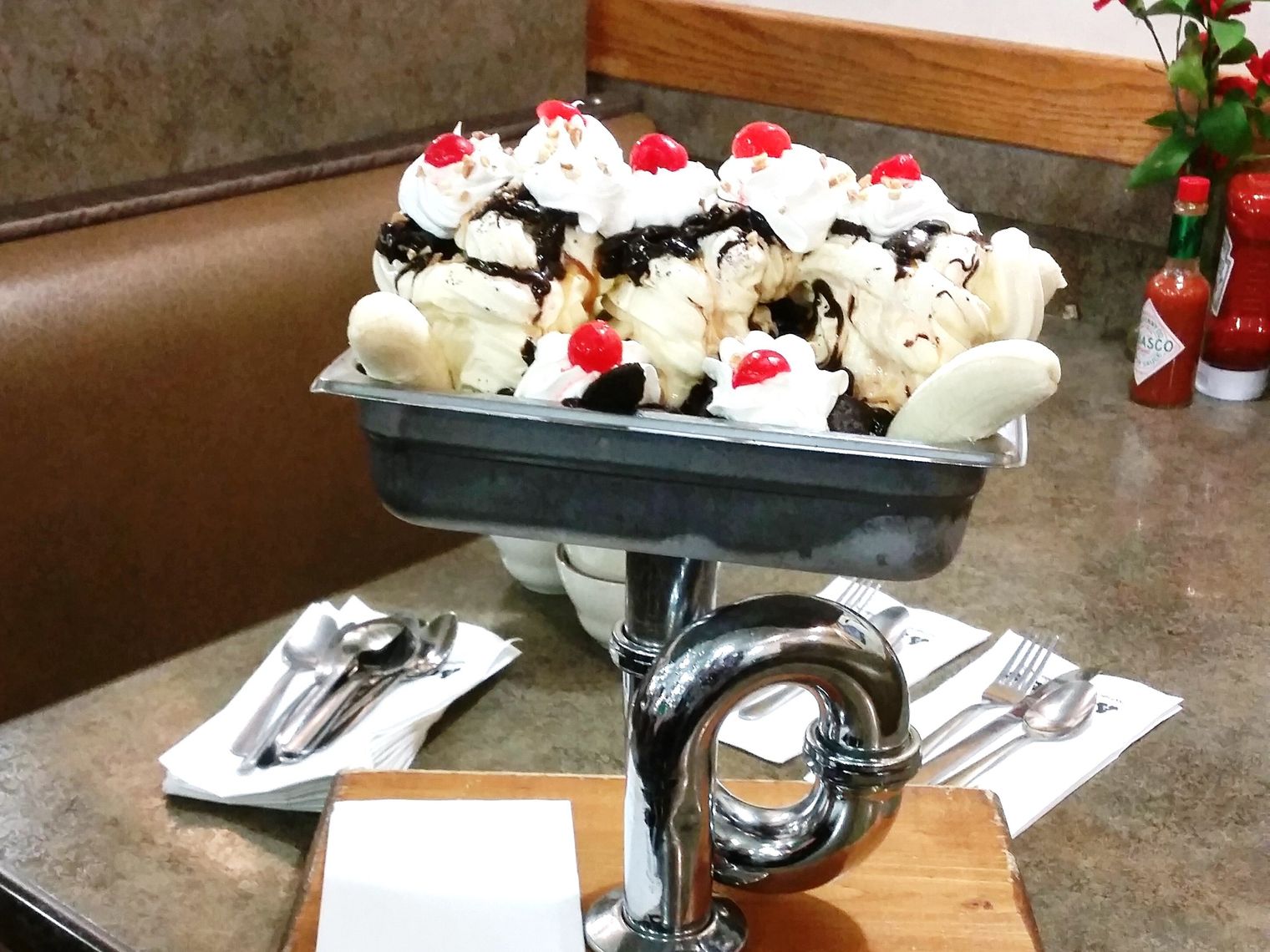 USA Utah Rich County sink banana split Angies Restaurant Logan