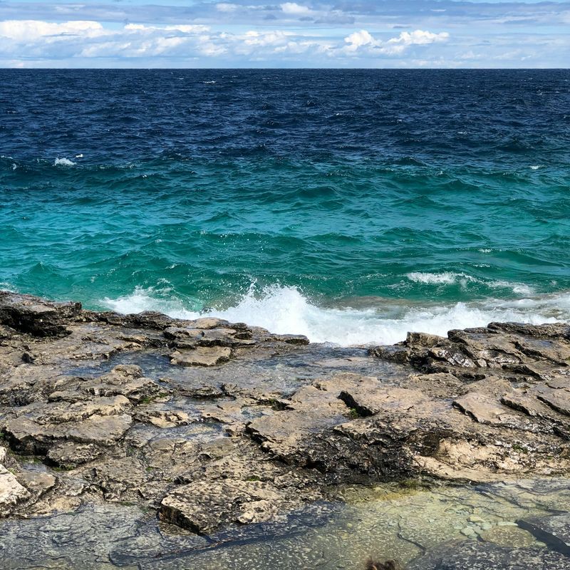Uitzicht op zee en rotsstrand, Bruce Peninsula National Park