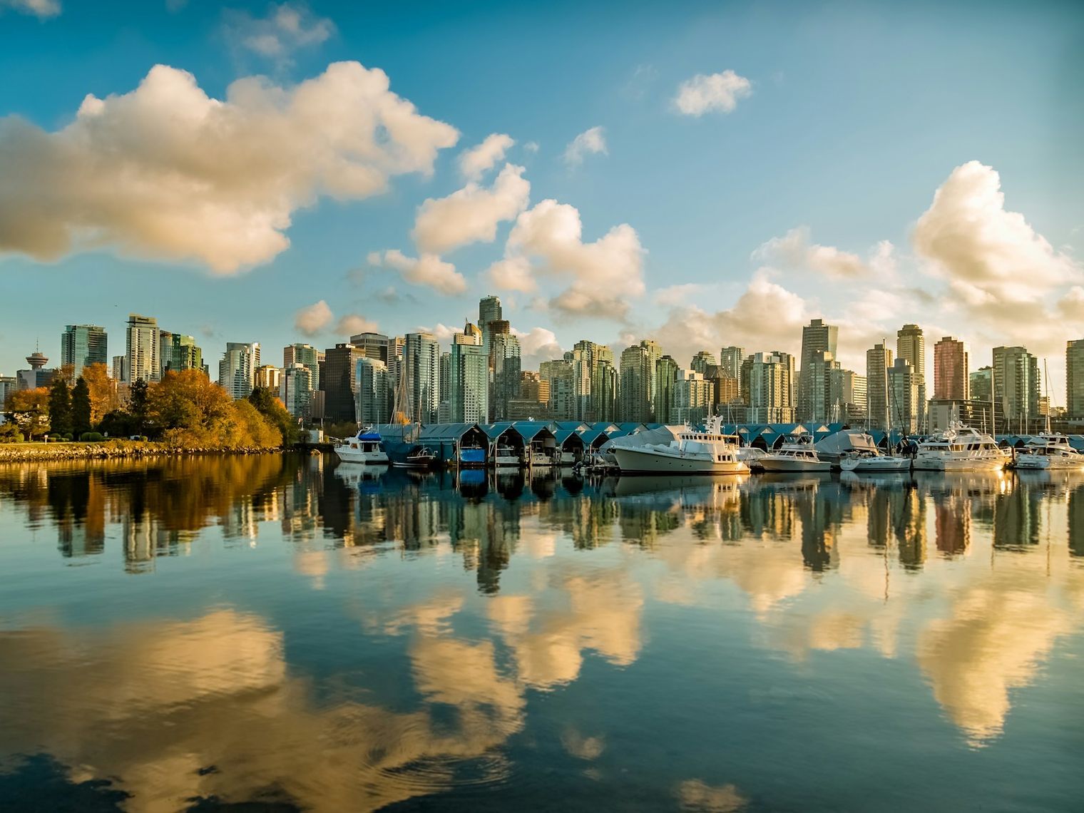 Skyline view of Vancouver city