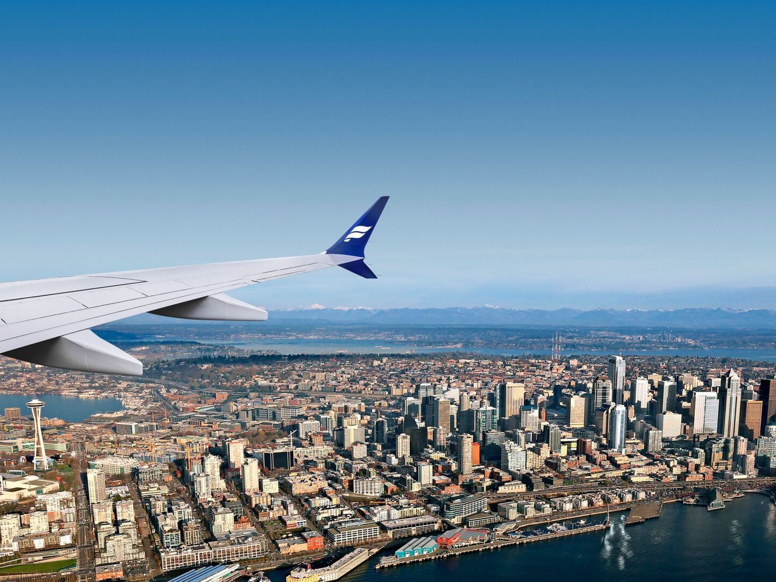 Icelandair flights aircraft view Seattle Gluggi sky v