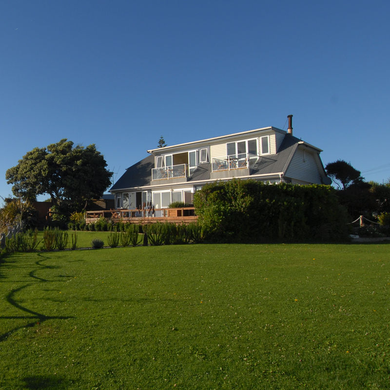 Een bed and breakfast aan de kust in Nieuw-Zeeland