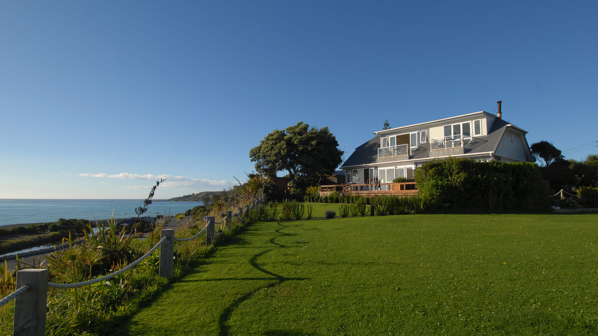 Een bed and breakfast aan de kust in Nieuw-Zeeland