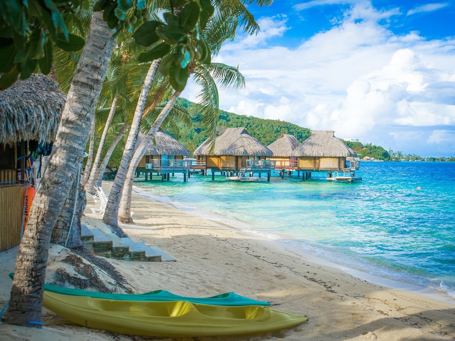 Waterhutten op bora bora strand