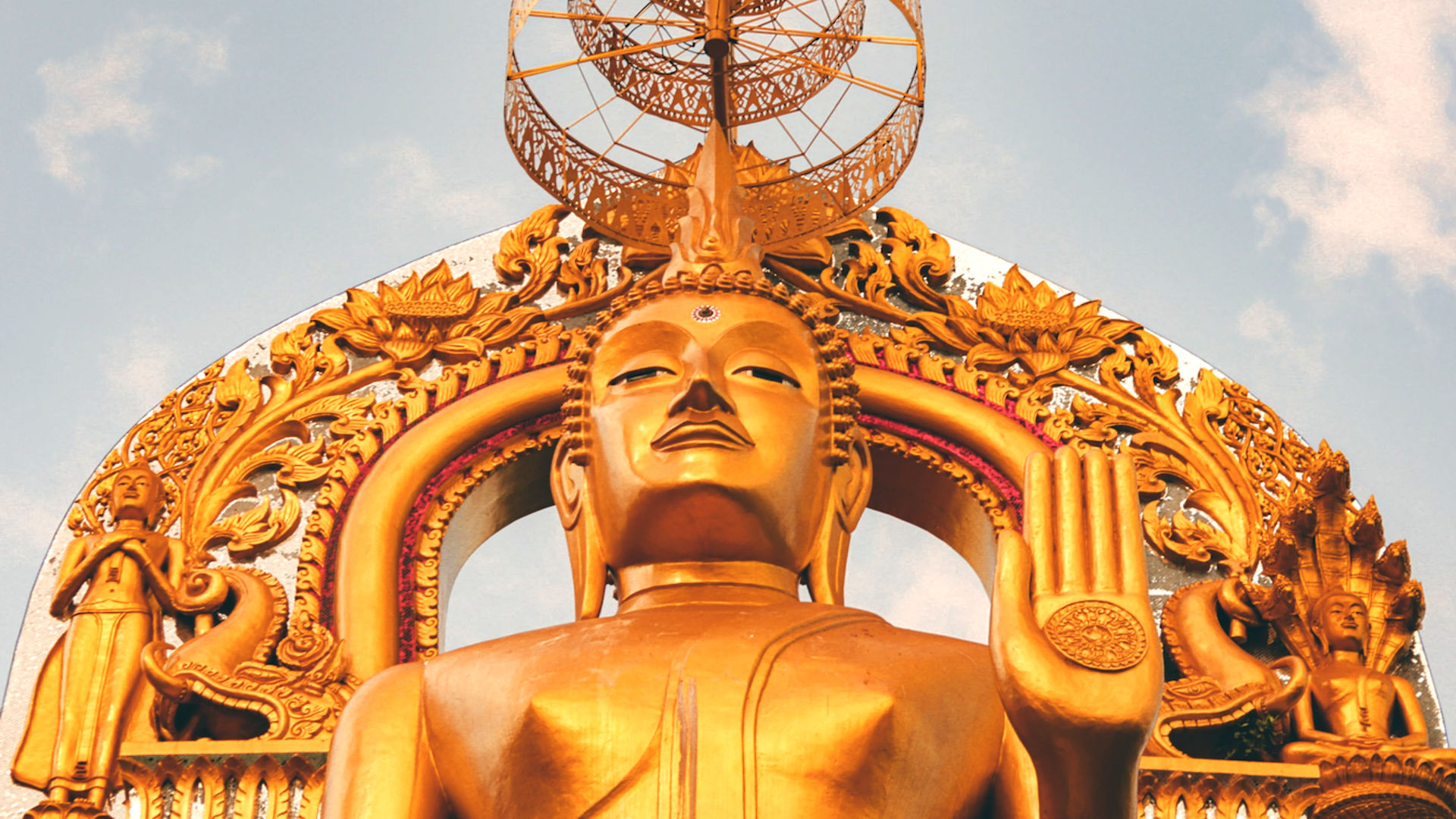Een groot Boeddhabeeld in Bangkok