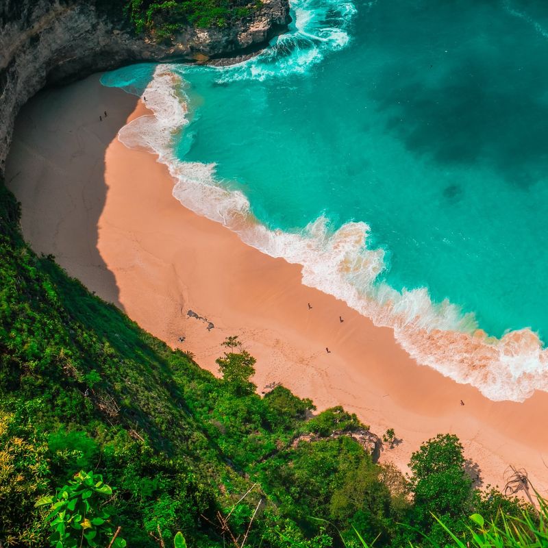 Luchtfoto van turquoise water en strand in Bali