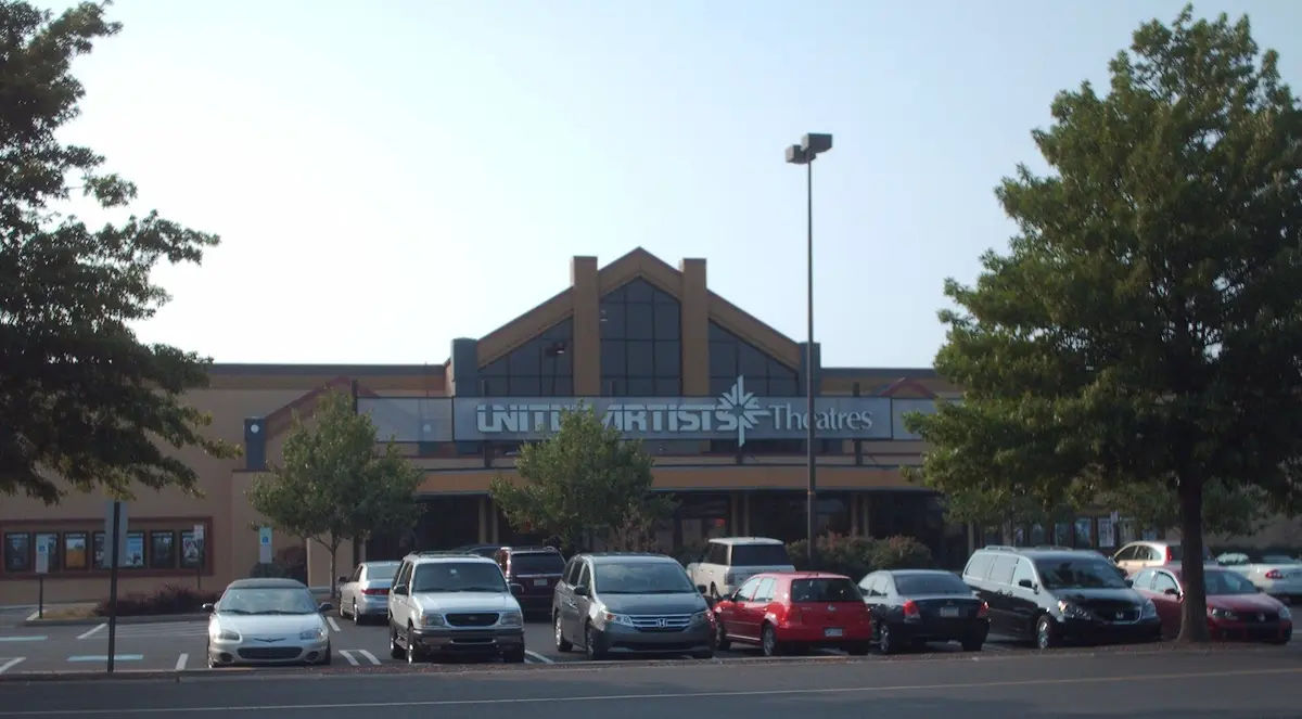 Regal UA Oxford Valley in Langhorne - Photo 3