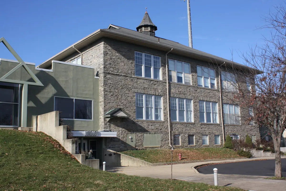 Huntingdon Valley Library in Huntingdon Valley - Photo 4