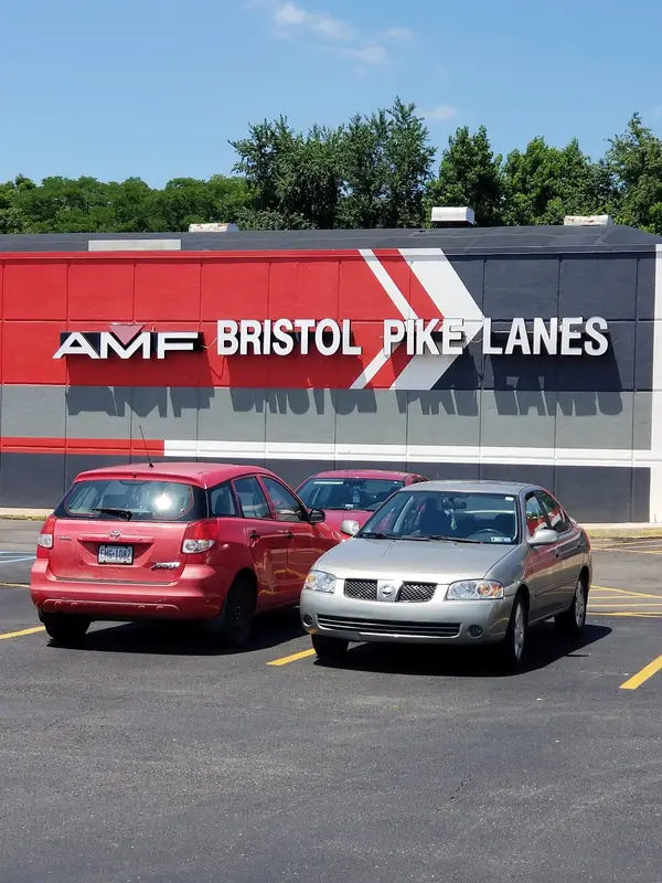 Bowlero Bristol in Croydon - Photo 4