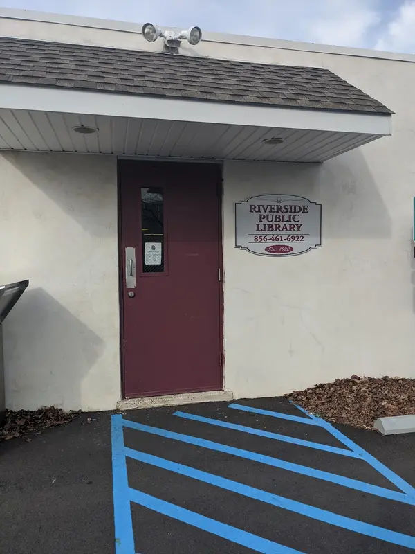 Riverside Public Library in Riverside - Photo 3