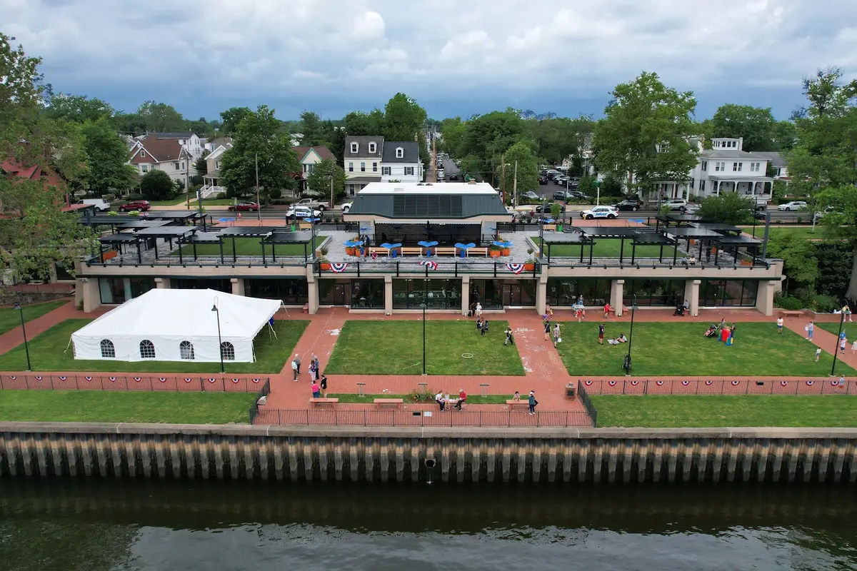 Margaret R. Grundy Memorial Library in Bristol - Photo 2