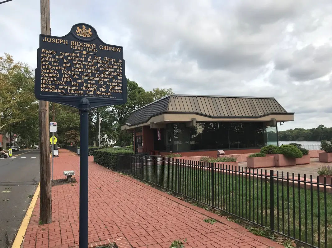 Margaret R. Grundy Memorial Library in Bristol - Photo 3