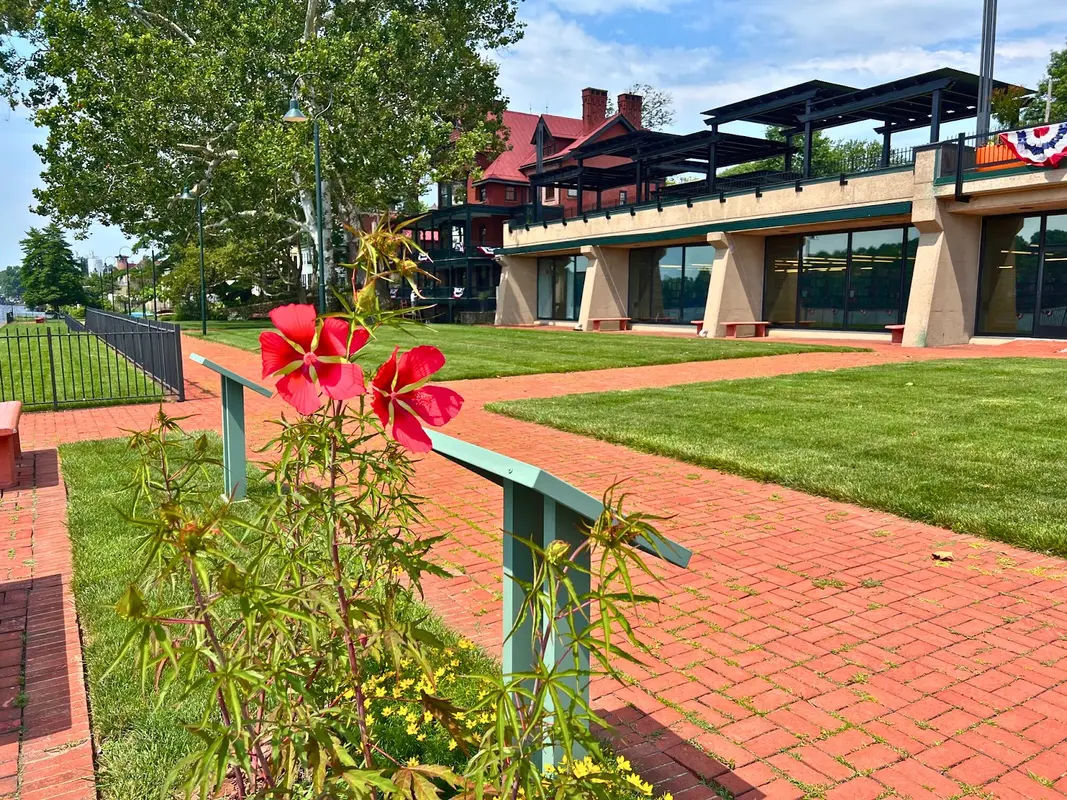 Margaret R. Grundy Memorial Library in Bristol - Photo 4