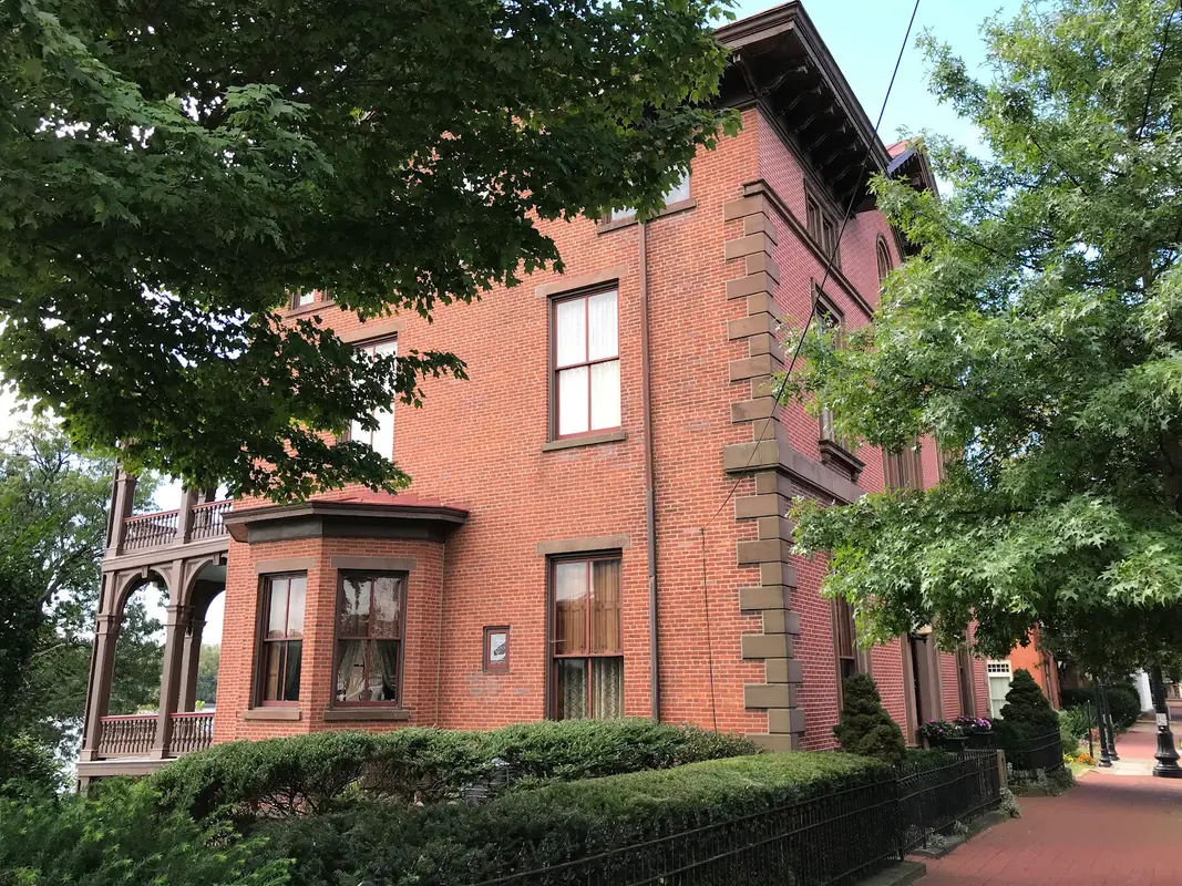 Dorrance Mansion in Bristol - Photo 4