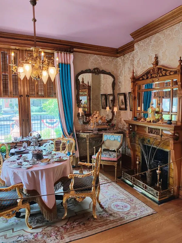 Grundy Museum in Bristol - Photo 3