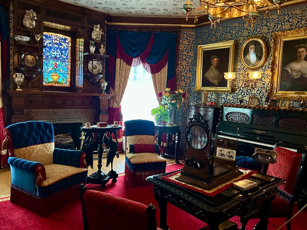 Grundy Museum in Bristol - Photo 4